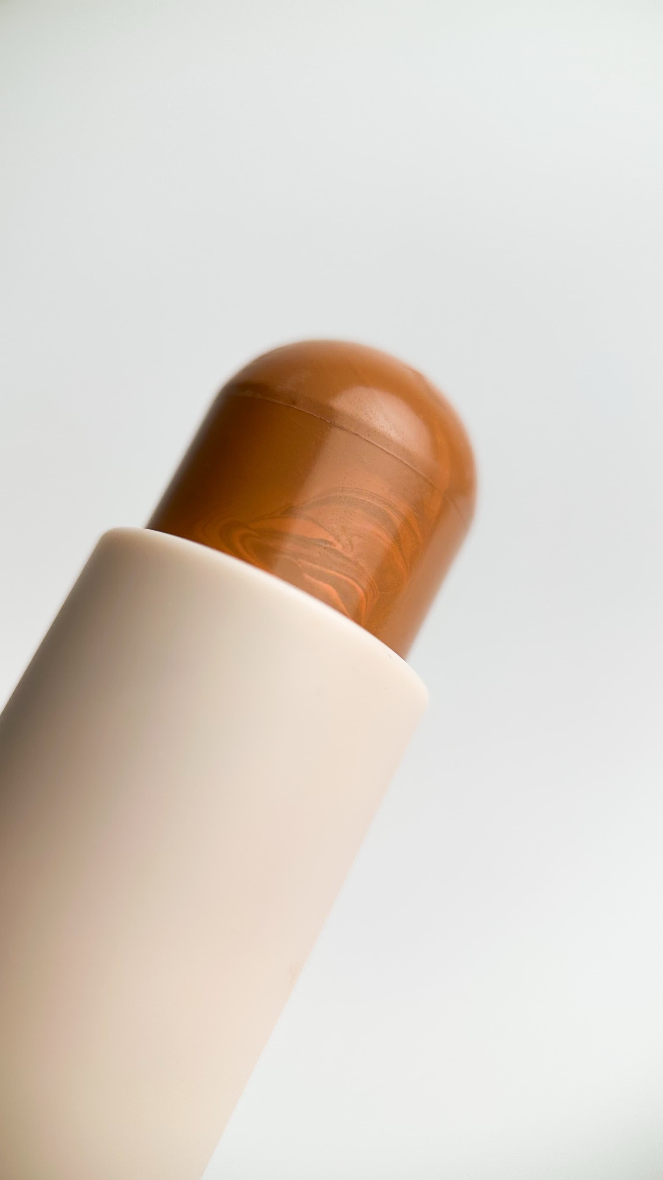 Скульптурирующий кремовый контурный стик 1